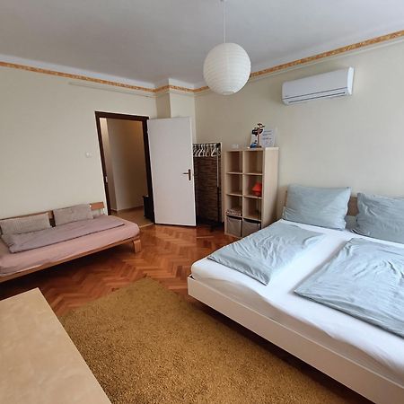 Newisland Family Apartman Sárvár Exteriör bild