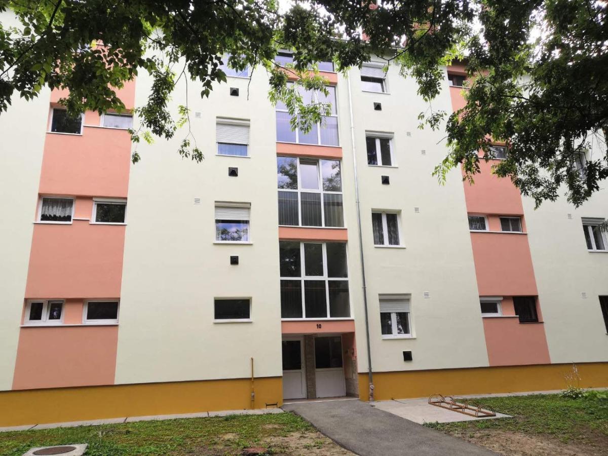 Newisland Family Apartman Sárvár Exteriör bild