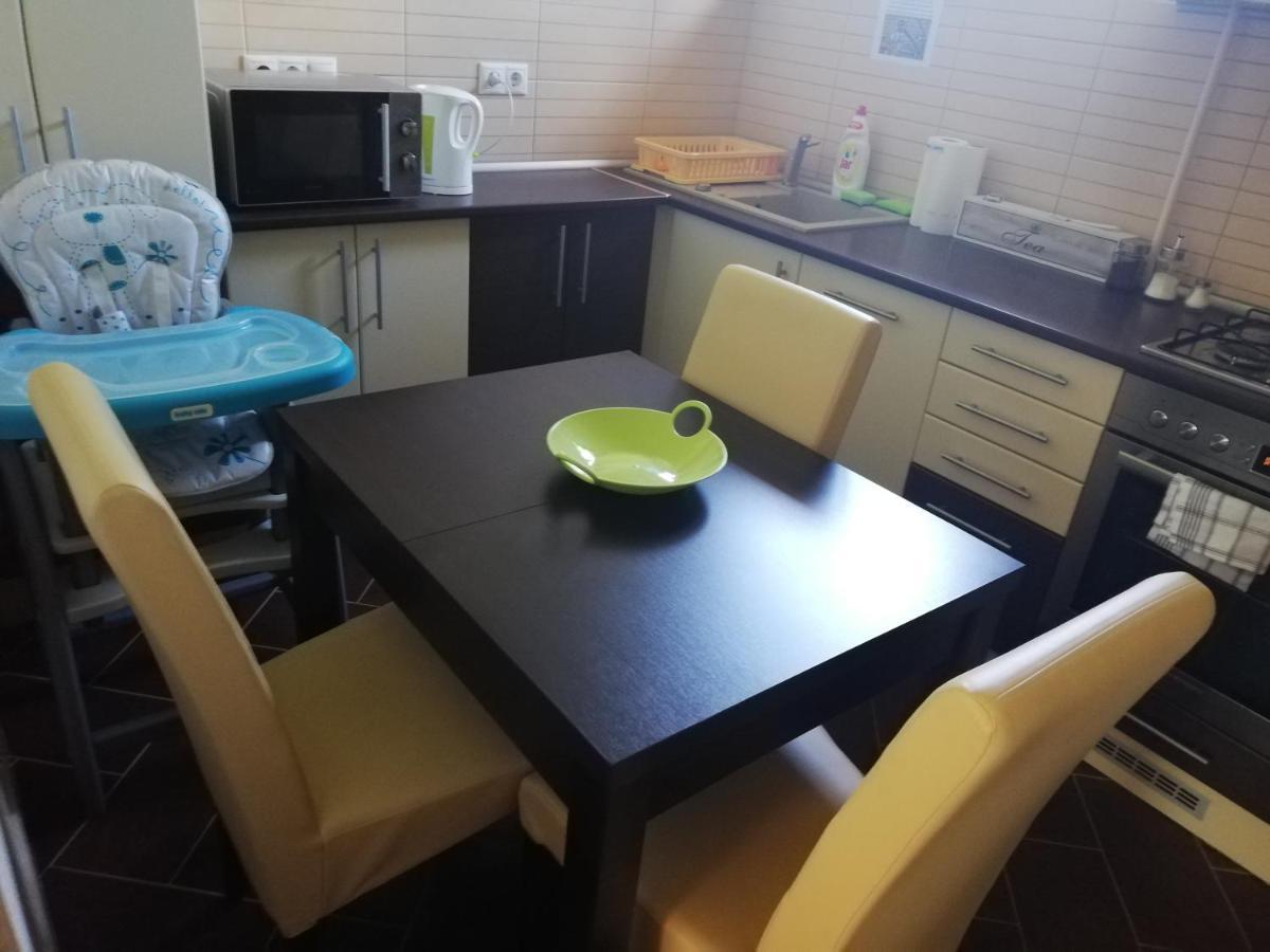 Newisland Family Apartman Sárvár Exteriör bild