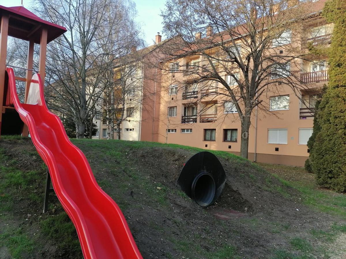 Newisland Family Apartman Sárvár Exteriör bild